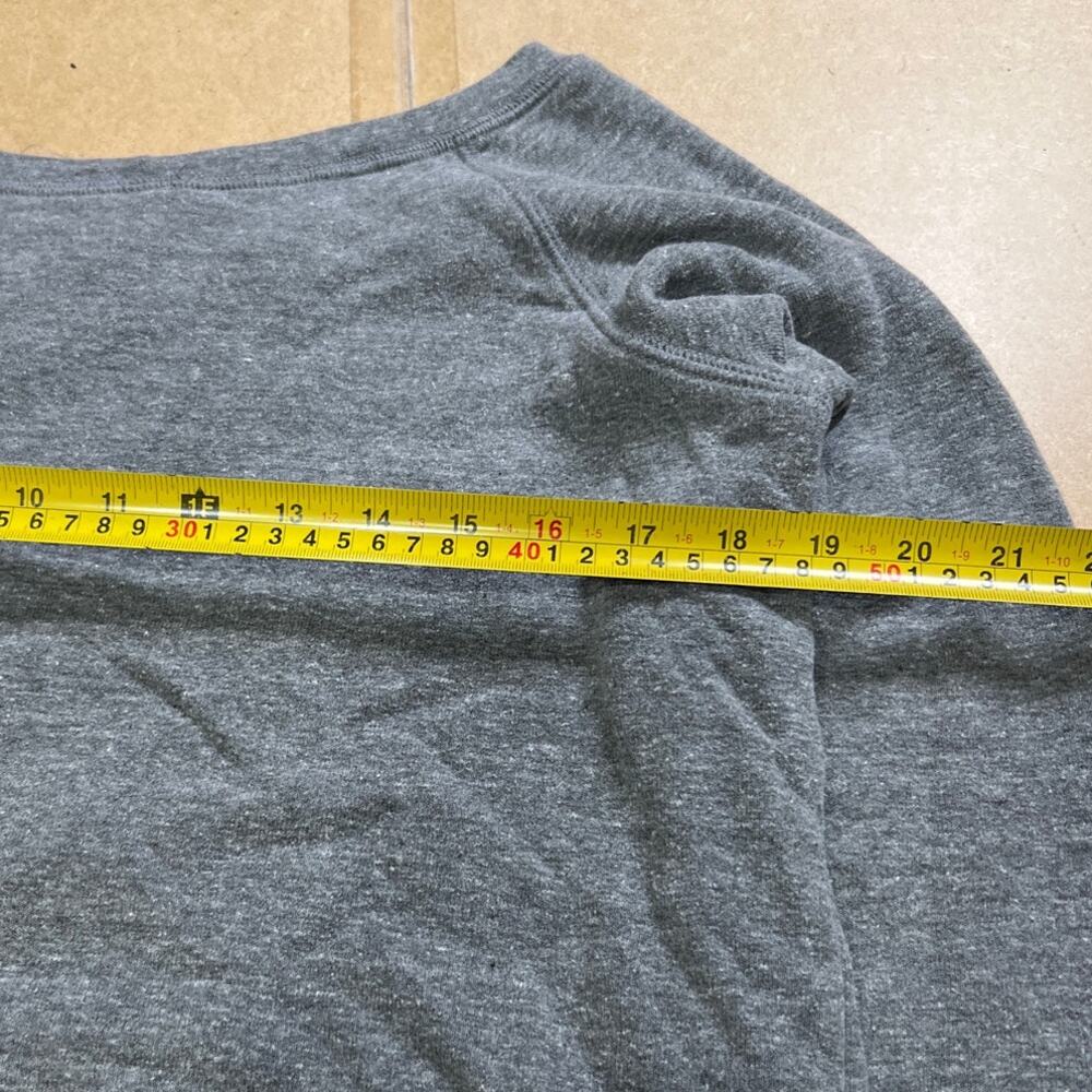 Florence Women Holding Bunny Graphic Gray Women Size L Pullover - Picture 6 of 7